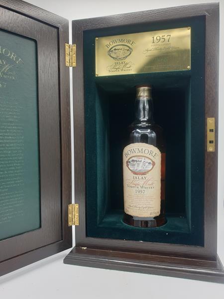 Bowmore 1957 - Islay Single Malt 38 year old Whisky distilled 1957 bottled 1995 40,1% alc by vol. 75cl bt N458 of 861 with wooden Case