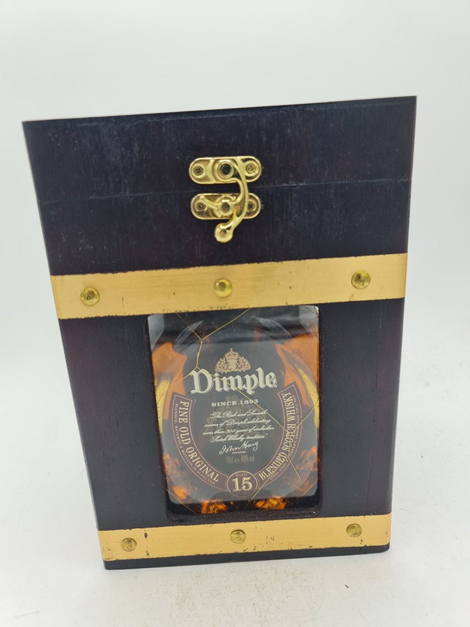 Dimple Fine Old Scotch Whisky 43% alc by vol 70cl 'Release from the 1970s' NV With Box