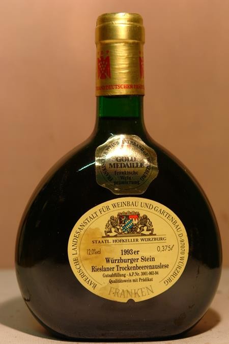 Staatliche Hofkellerei Würzburg - Würzburger Stein Rieslaner Trockenbeerenauslese Goldkapsel 1993 375ml