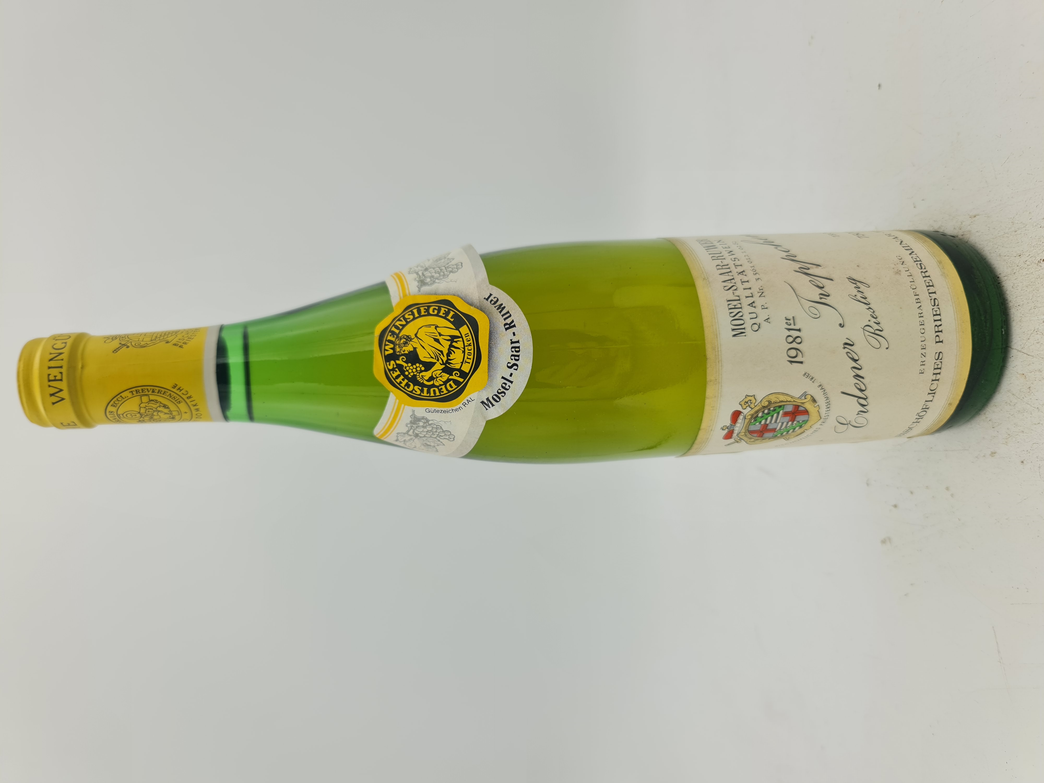 Bischöfliches Priesterseminar - Erdener Treppchen Riesling dry 1981