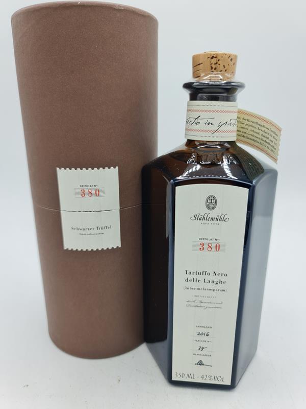 Stählemühle Christoph Keller - Trüffelgeist Tartuffo Nero delle Langhe 'Tuber melanosporum' Jahrgang 2016 Destillat N°380 Flasche N°37 350ml 42% alc by vol in Verpackung