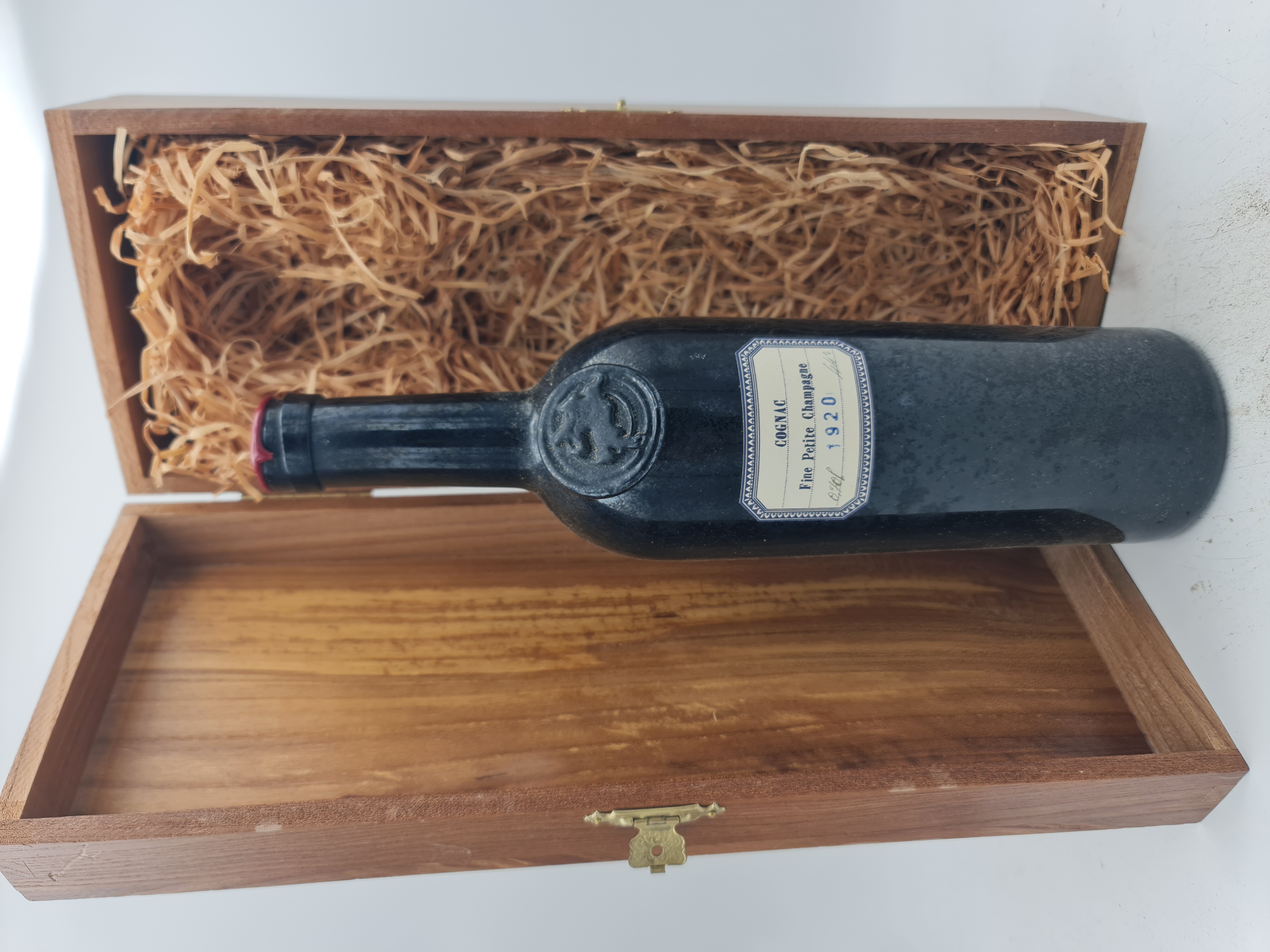 Lheraud - Cru Fine Petit Champagne Cognac hors d'âge 1920 700ml 44% alc. by vol with wooden OC 