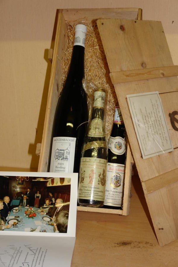 Weine der Tafel anläßlich des Präsidententreffens am 10. Nov. 1990 im Deidesheimer Hof Kohl & Gorbatschow Holzkiste 185/200