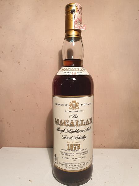 Macallan 1979 - 18 Year old 43% bottled 1997 Distillery Bottling Speyside Single Malt Scotch Whisky NV