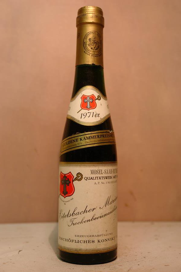 Bischöfliches Konvikt -  Eitelsbacher Marienholz Riesling Trockenbeerenauslese Goldkapsel 1971 375ml