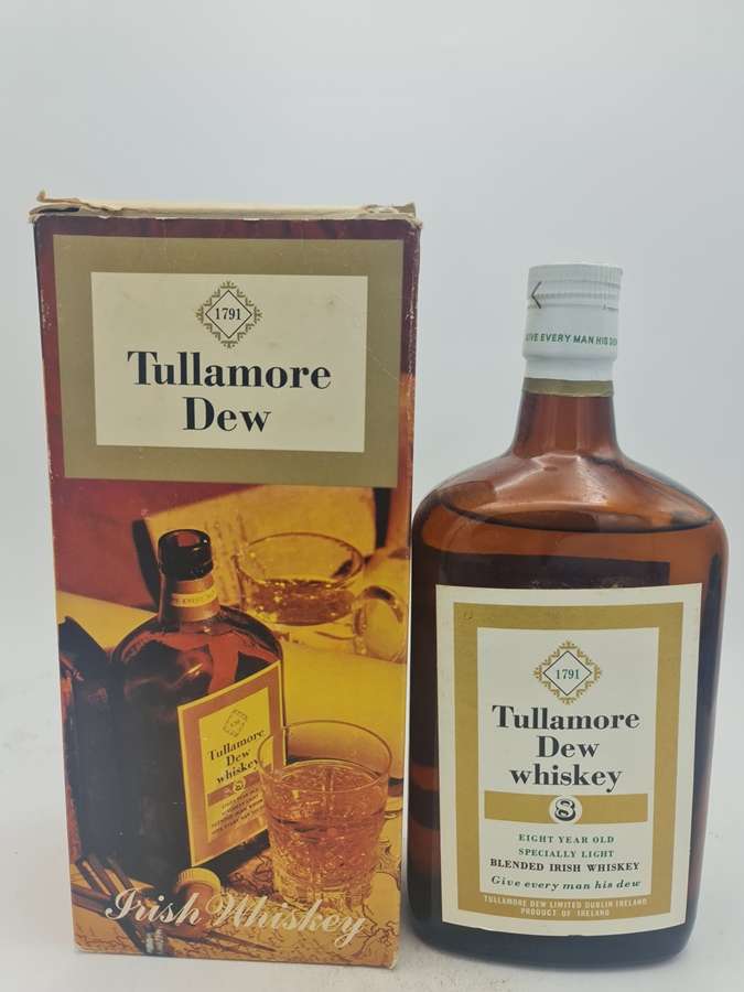 Tullamore Dew 8 Years Old Blended Irish Whiskey from the 1950's 43,0% alc by vol with OC