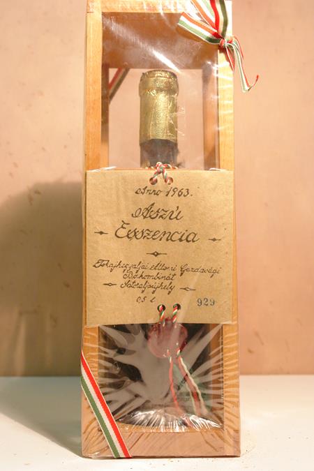 Allami Gazdasagi Tokaji Aszu Essecia anno 1963 in Holzbox 500ml bt N° 929