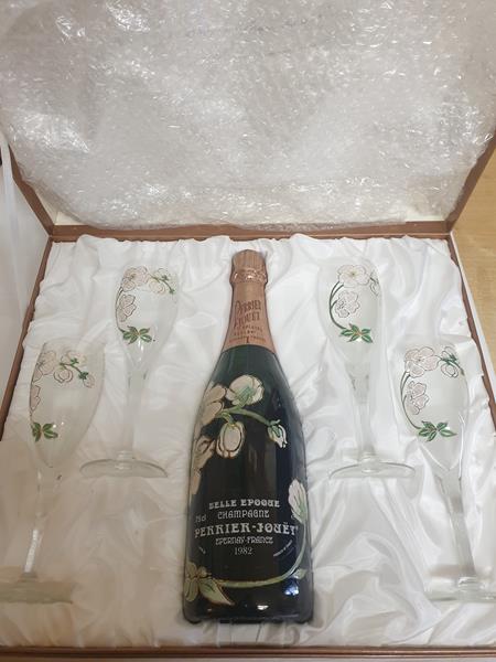 Perrier-Jouet - Cuvée Belle Epoque 1982 OC with 4 glasses