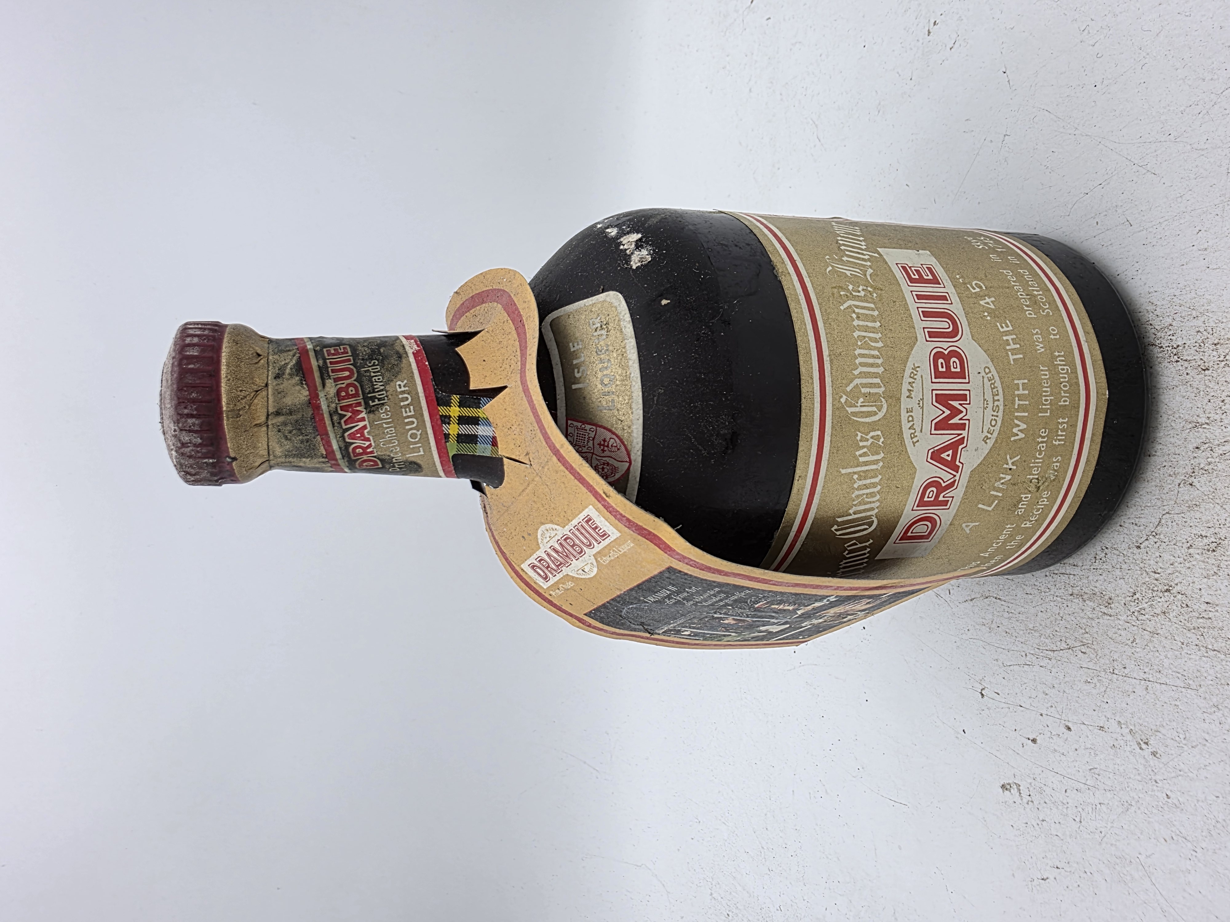 Drambuie Prince Charles Edwards Liqueur A Link with the 45 40% alc by vol 700ml NV 'old release from the 1960´s'