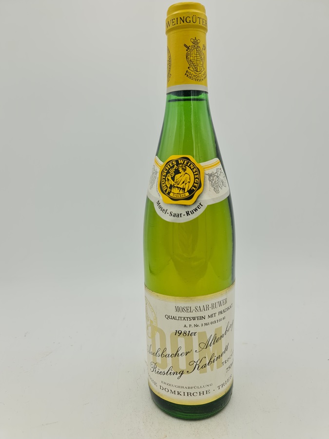 Hohe Domkirche - Avelsbacher Altenberg Riesling kabinett trocken dry 1981 Hohe Domkirche - Avelsbacher Altenberg Riesling kabinett trocken dry 1981