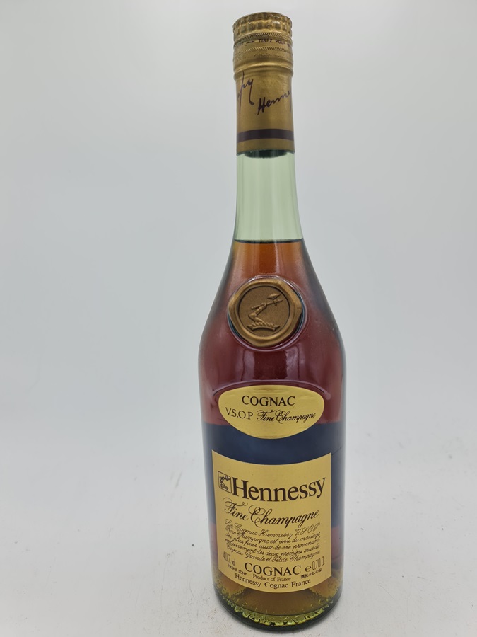 Hennessy Fine Champagne V.S.O.P. Cognac 40% alc. by vol 70cl NV 'old release from the 1970´s'