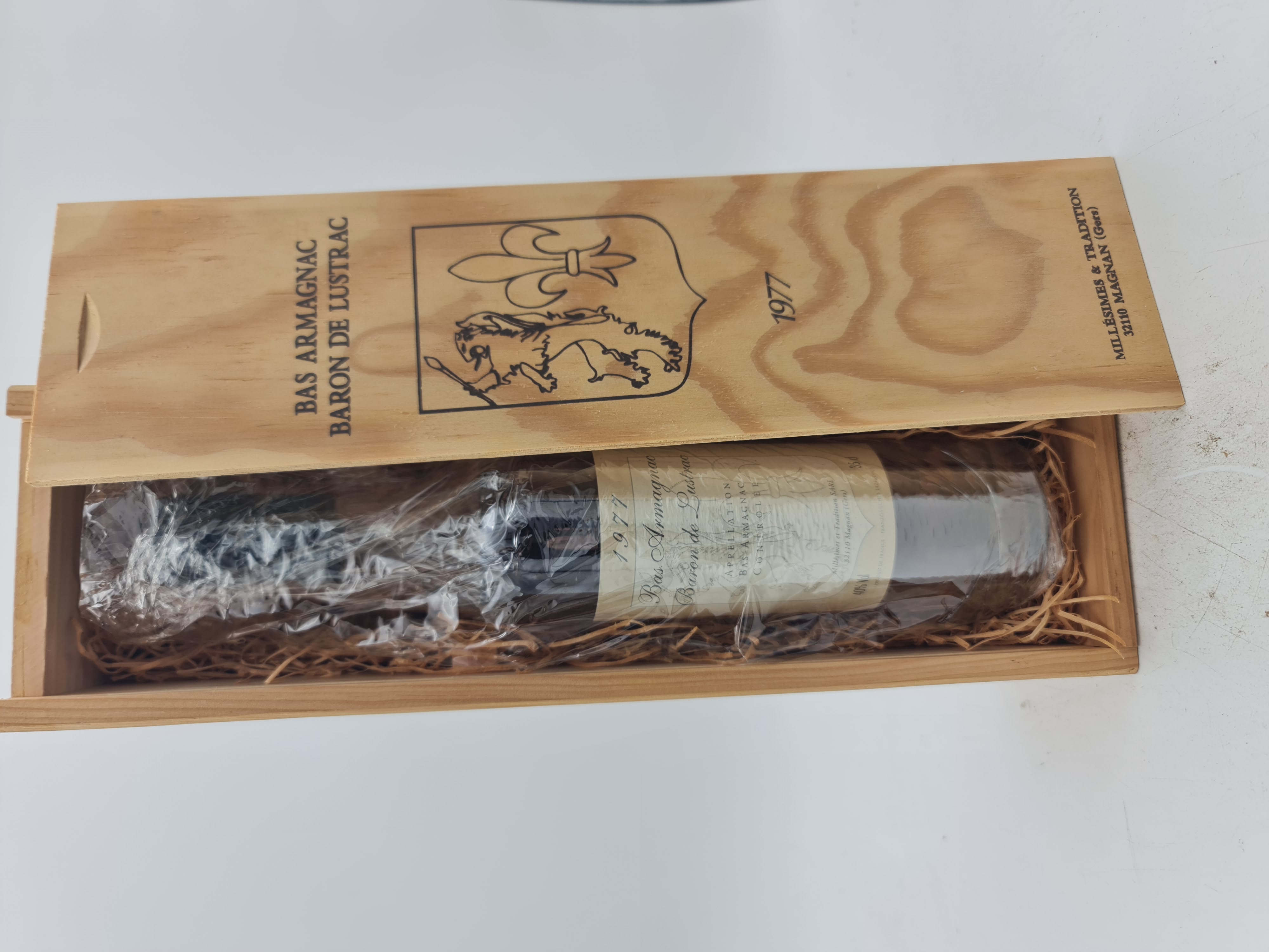 Baron de Lustrac - Vintage Armagnac 1977 40% alc. by vol. 35cl with wooden box