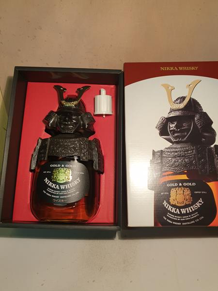 Nikka Whisky Gold & Gold Samurai Edition 43% vol. 0,70l  with OC