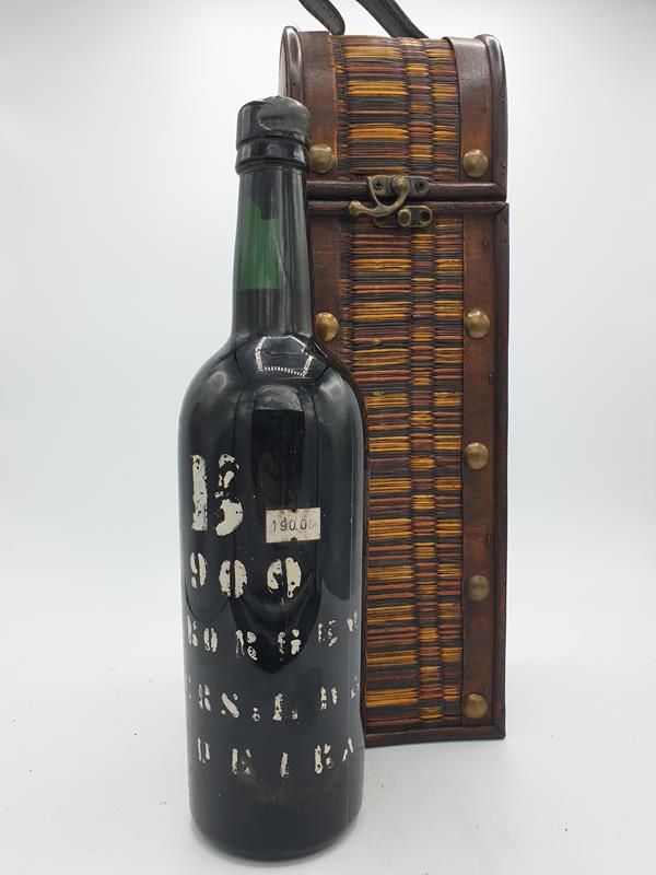 Borges Madeira Vintage 1900 with wooden Case