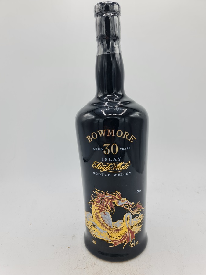 Bowmore 30 Years Old Islay Single Malt Scotch Whisky Black Ceramic Bottle 43,0% alc by vol NV