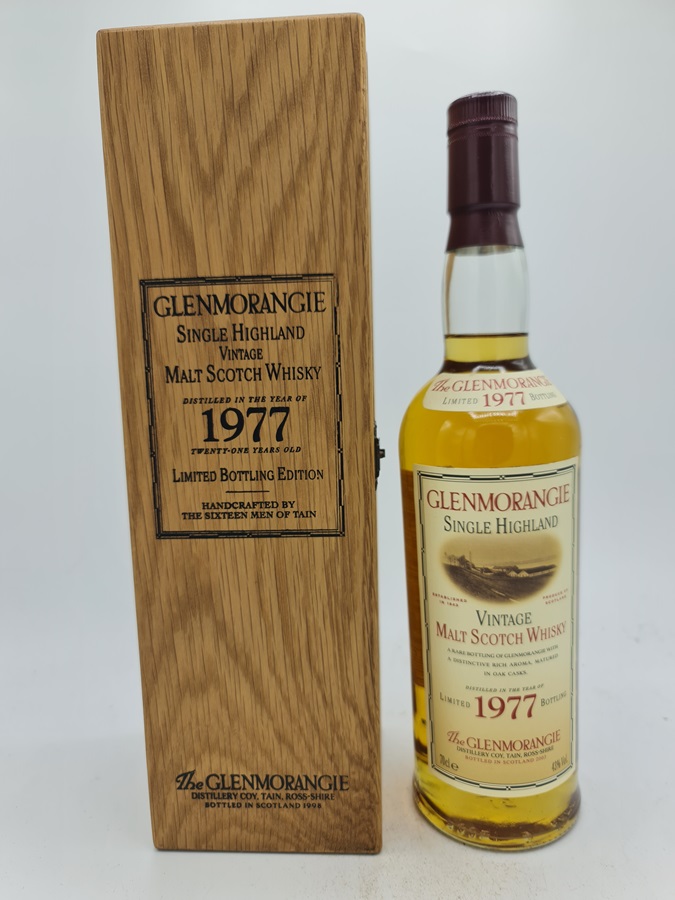 Glenmorangie 1977 26 Years Old bottled 2003 Single Malt Scotch Whisky 43% alc by vol Limited 1977 Bottling 70cl