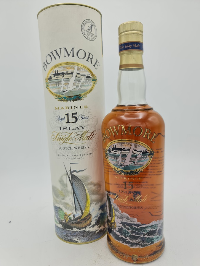 Bowmore 15 Years Old THE MARINER bottled early 1990´s Islay Single Malt Scotch Whisky 43% alc by vol with OC