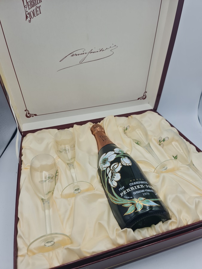 Perrier-Jouet - Cuve Belle Epoque 1979 OC with 4 glasses