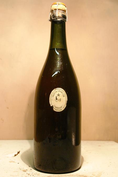 Moet et Chandon brut Imperial Millsime 1915 'Gift from Moet to Secretary Franz Josef Strau' with certificate degorge in 1970s