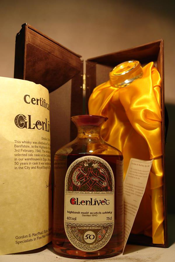Glenlivit Highland Malt Whisky distilled 1940 50 years old 40% vol. 750ml crystal decanter by Gordon & MacPhail with OC